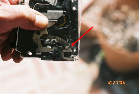 Better View of Circuit Breaker Contacts not Aligned